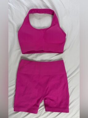 Seamless High-Waist Athletic Shorts in Fuchsia
